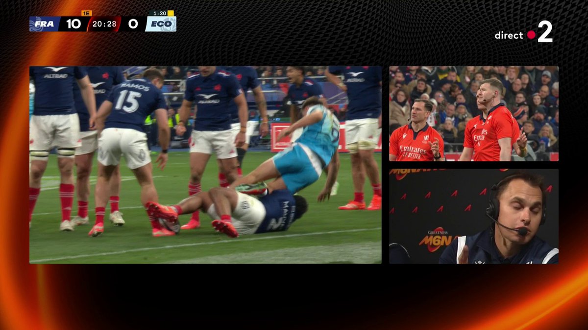 Micro ouvert, explications claires et audibles par tout le monde dans le stade. Ce sport a 10 ans d'avance sur le foot niveau arbitrage.