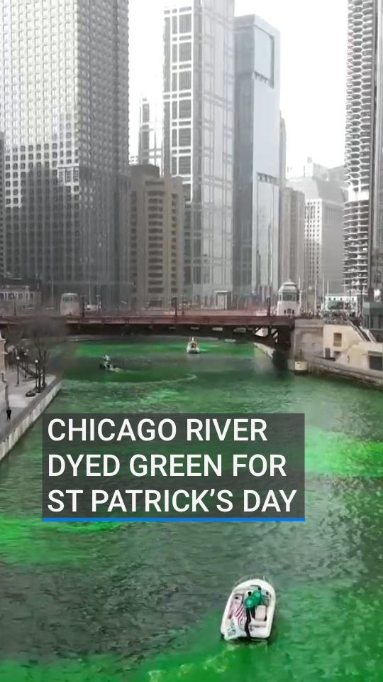 The Chicago river has been dyed green ahead of St Patrick’s Day ☘️ Thousands of people turned out to see the river turned green in a tradition that started back in 1962. #StPatricksDay