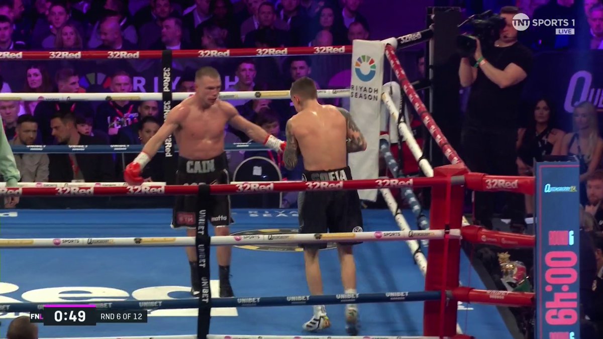 Boos ring out around the arena as Charlie Edwards' elusive movement means a lack of any meaningful striking 😶‍🌫️ #BallDoheny 📺 TNT Sports &amp; discovery+ UK