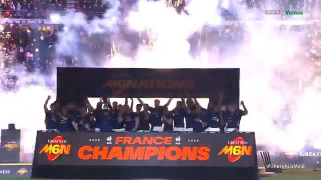 MOMENTO DUPONT 🐓. 🏆 Monsieur Champagne sube a levantar el Seis Naciones y se cae el Stade de France. #ÚneteALaMelé