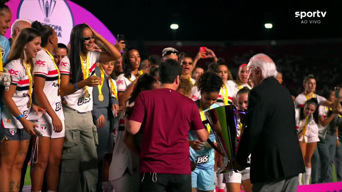SÃO PAULO LEVANTA O TROFÉU DE CAMPEÃO DA SUPERCOPA FEMININA 🏆