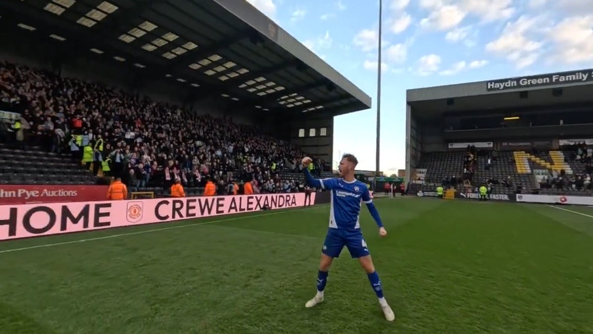 Brilliant support from the 1⃣,9⃣1⃣6⃣ Spireites that joined us in Nottingham today 👏 How good does that win feel? 😉 Goodnight, #Spireites 💙