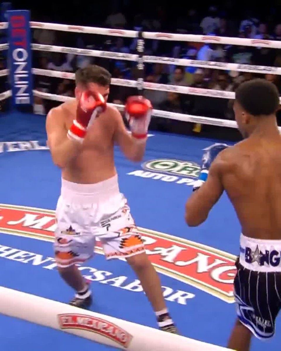 ORLANDO 🌟 MAGIC Omari Jones get the business done in round two! Time to get behind a very exciting journey 🚂 #JonesMastronunzio | DAZN Boxing