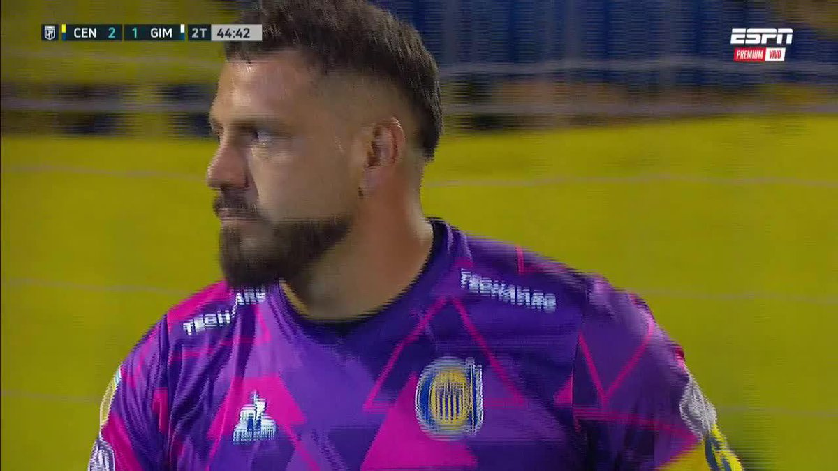 🧤🇺🇦El primer gol es casi todo suyo, pero está atajada valió lo que podría haber sido el empate. ¿Que opinas de la actuación de Fatu?