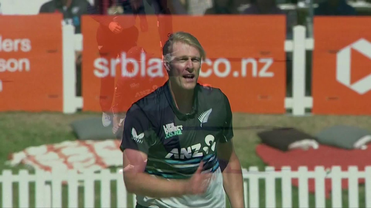 Tim Robinson doing his best Glenn Philips impression at backward point! Follow LIVE & free in NZ on TVNZ 1, TVNZ+, Sport Nation & The ACC. #PAKvNZ #CricketNation