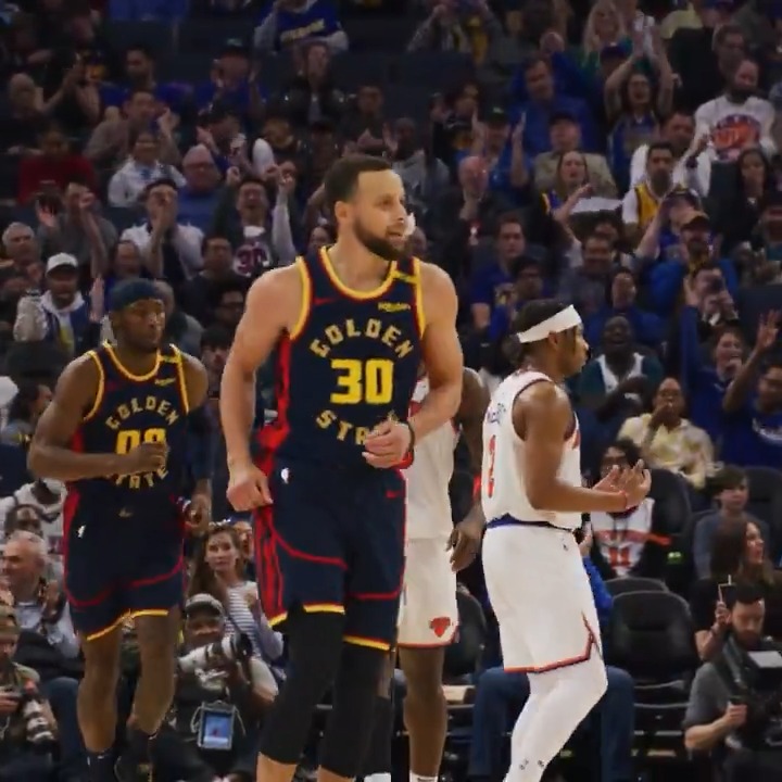 Back-to-back threes for Steph. Do ya dance, 30
