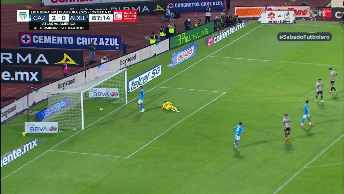 ¡ESTÁ GOLEANDO LA MÁQUINA! 🚂🔥 Así fue como cayó el tercer gol de Cruz Azul. Andrés Montaño le pegó desde fuera del área, y el balón se le escurrió al guardameta, César López en un grosero error. Cruz Azul 3-0 Atlético de San Luis