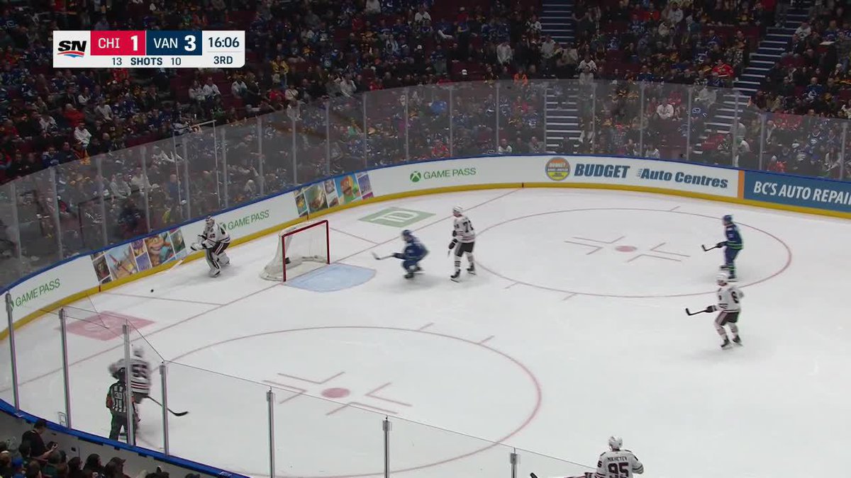 Petey shot = GOOD GOAL. That's goals in three straight games for Elias Pettersson❗️