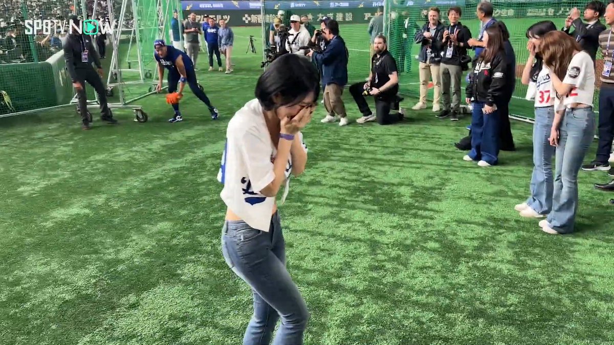Momo almost hitting two people during practice and then throwing it best out of MISAMO for the actual pitch is so Momo of her 😭😭