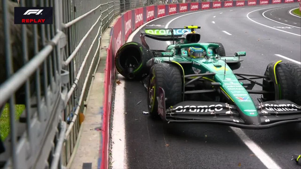 "Fernando Alonso" Porque agarró como el orto la curva y se hizo pija con el auto en el Gran Premio de Australia de la Fórmula 1. Está gaga el dos veces campeón del mundo pero todos aprovecharon para ir a boxes y cambiar los neumáticos.