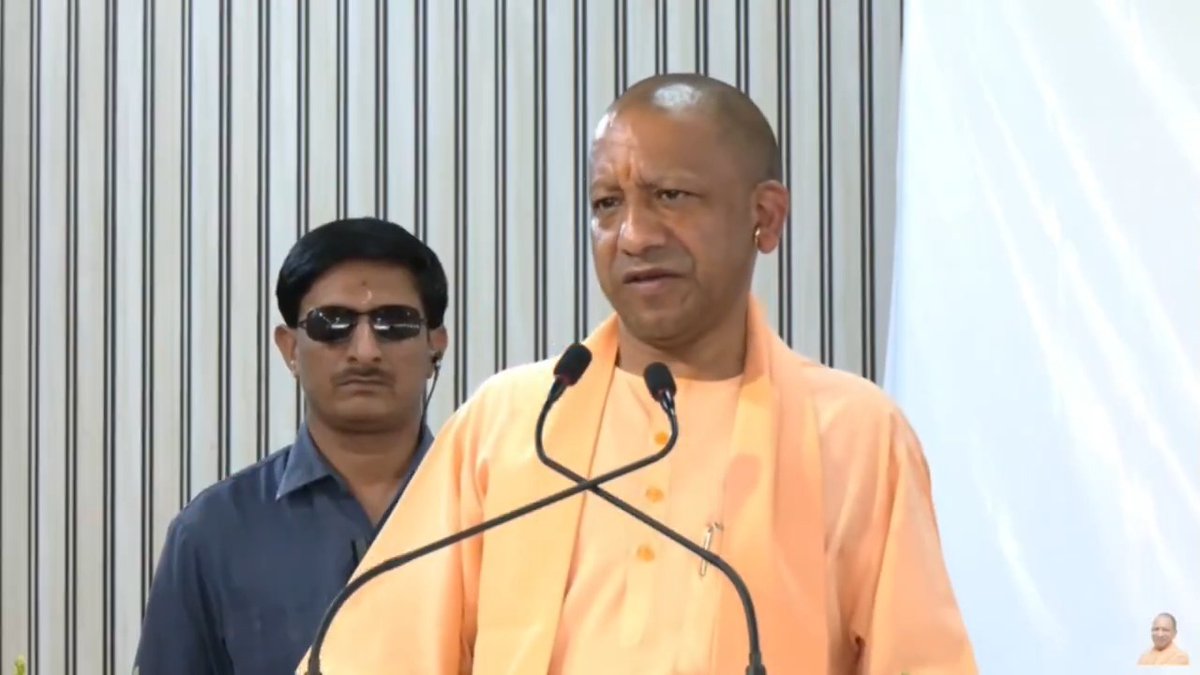 कोई भी संवैधानिक संस्था अपने आप को लोकतांत्रिक व्यवस्था में जन-सरोकारों से अलग नहीं कर सकती है...