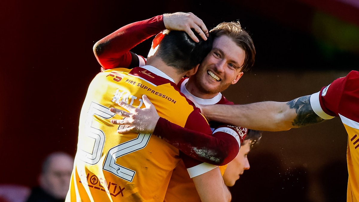 Destined for the bottom corner 🎯 His second of the afternoon to draw us level. Callum Slattery