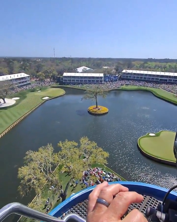 Imagine having this job. The POV of this camera operator is 𝙢𝙚𝙨𝙢𝙚𝙧𝙞𝙯𝙞𝙣𝙜.