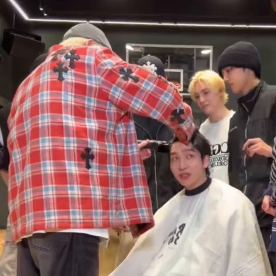 상연이 머리 밀어주는 영훈이 ... 아흑아흑아흑