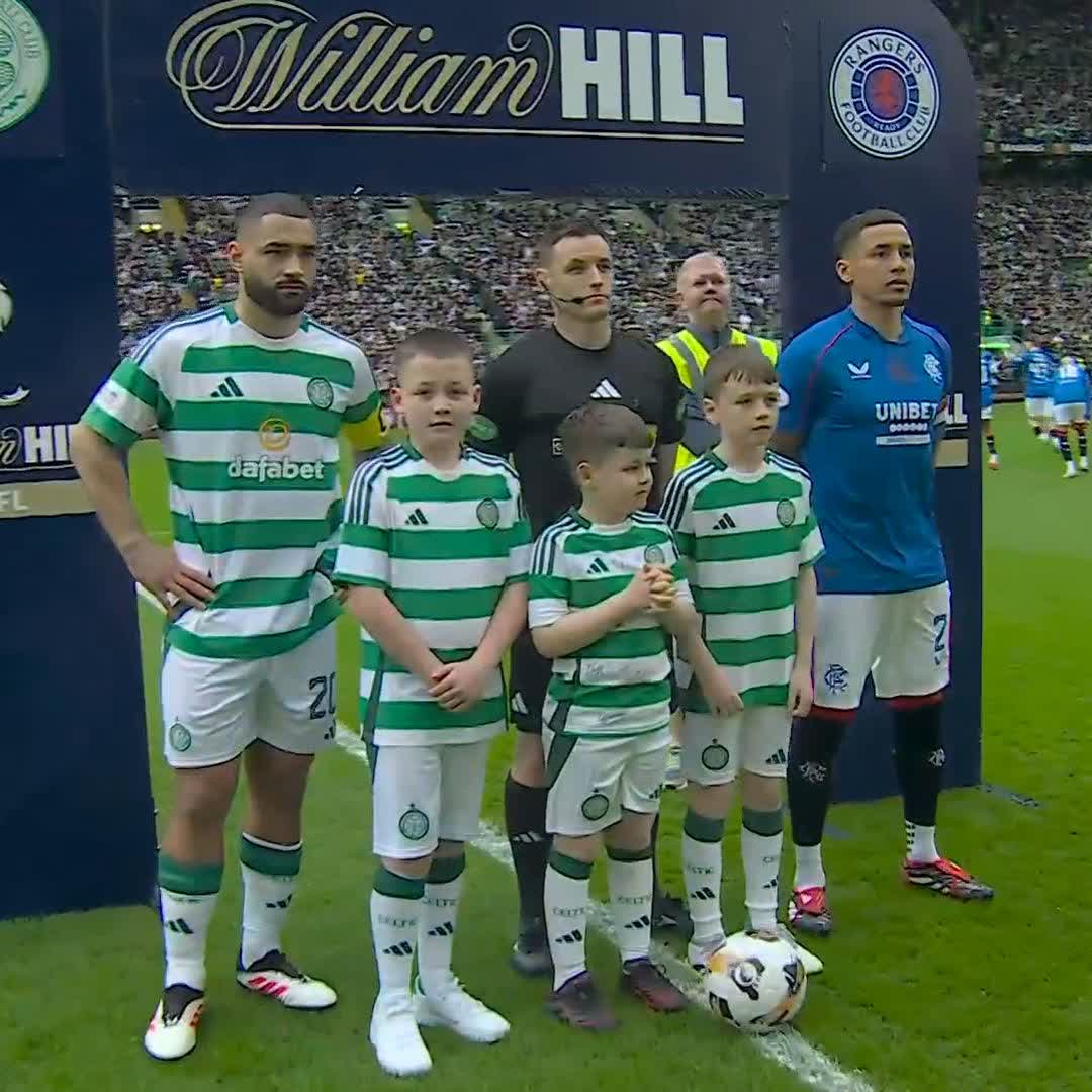 Con los hinchas del Rangers pitando, así ha sonado el You’ll Never Walk Alone en el Celtic Park. Impresionante como ha sonado el final A Capella. Es el Old Firm Derby, una de las mayores rivalidades de Europa.
