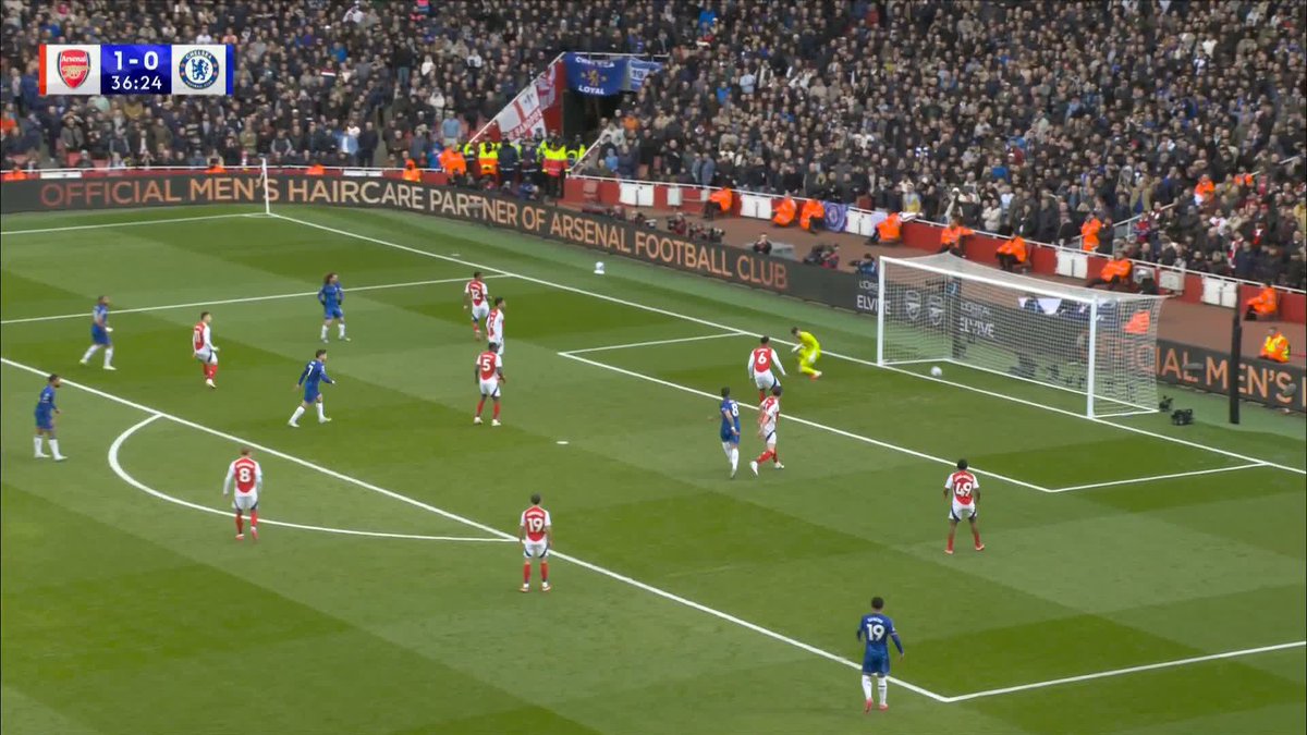 "Wow" 😰 David Raya almost concedes an absolute howler 😬