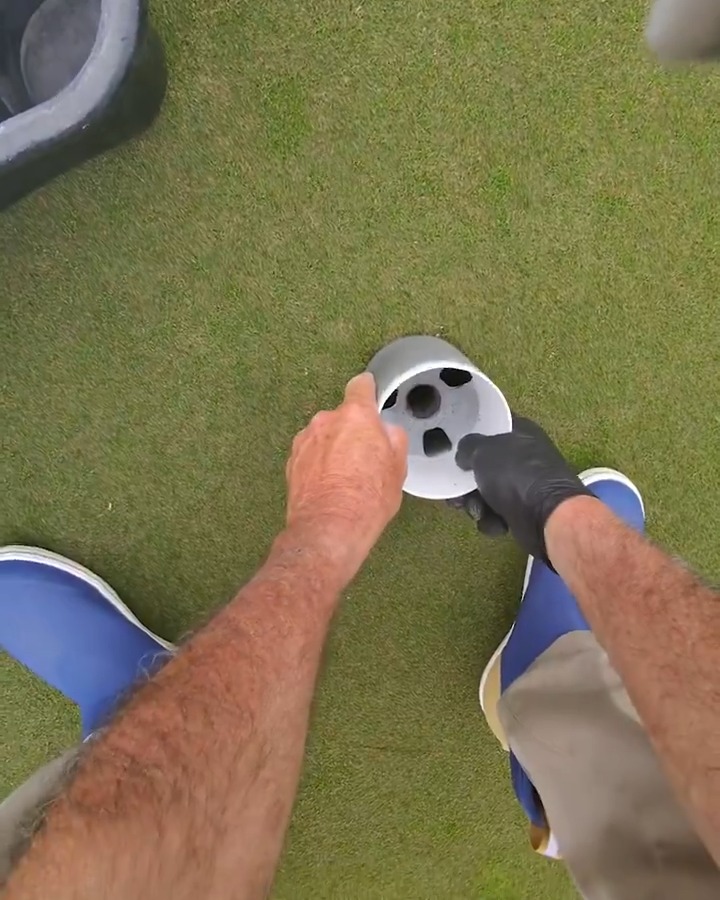 POV: Cutting the Sunday pin on 17