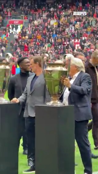 Legends, legends everywhere. 🏆 #ajaaz