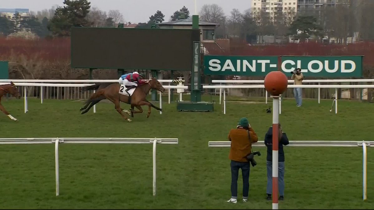 Just holds on! Aidan's Phone brings up the hat-trick, clinging on from a rallying Uther to land Listed honours at Saint-Cloud!🇫🇷
