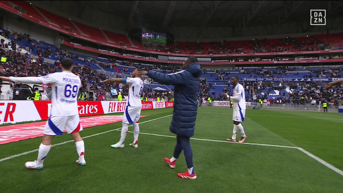 L’OL est 5ème de Ligue 1. L’OL est quart de finaliste en Europa League. Alors c’est la joie au Groupama Stadium cet après-midi. 😁❤️💙 🎥 DAZN France