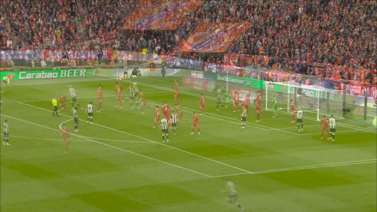 "Mac Allister is not even watching the ball, what that's about I'll never know" Jamie Carragher analyses Newcastle's opener 🔍
