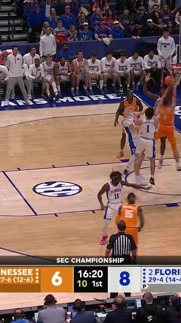 Rueben Chinyelu blocks, runs and dunks 😤 The big man doing it all for Florida! 📺 ESPN