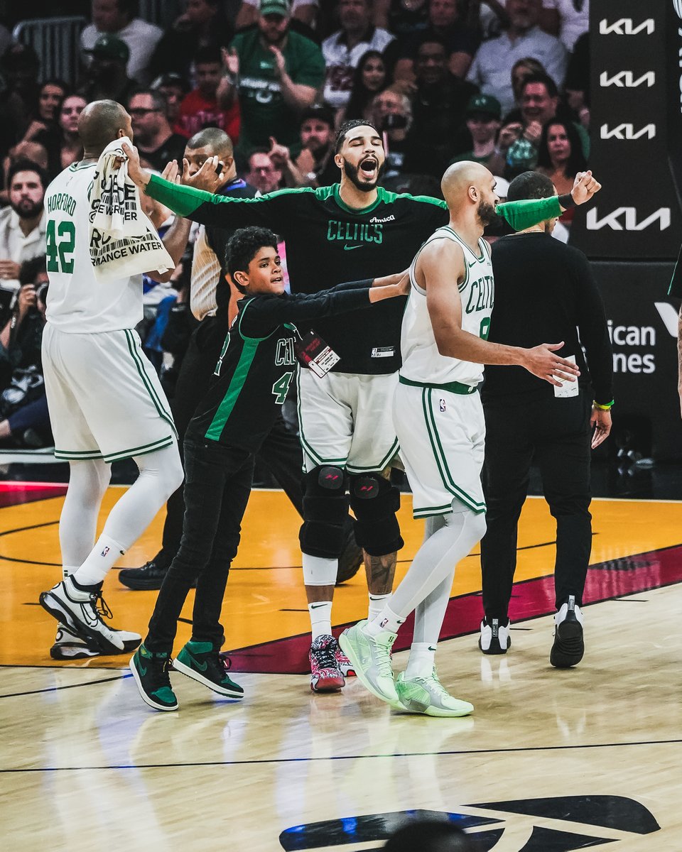 Get yourself a Hype Man like Ean Horford 🤣