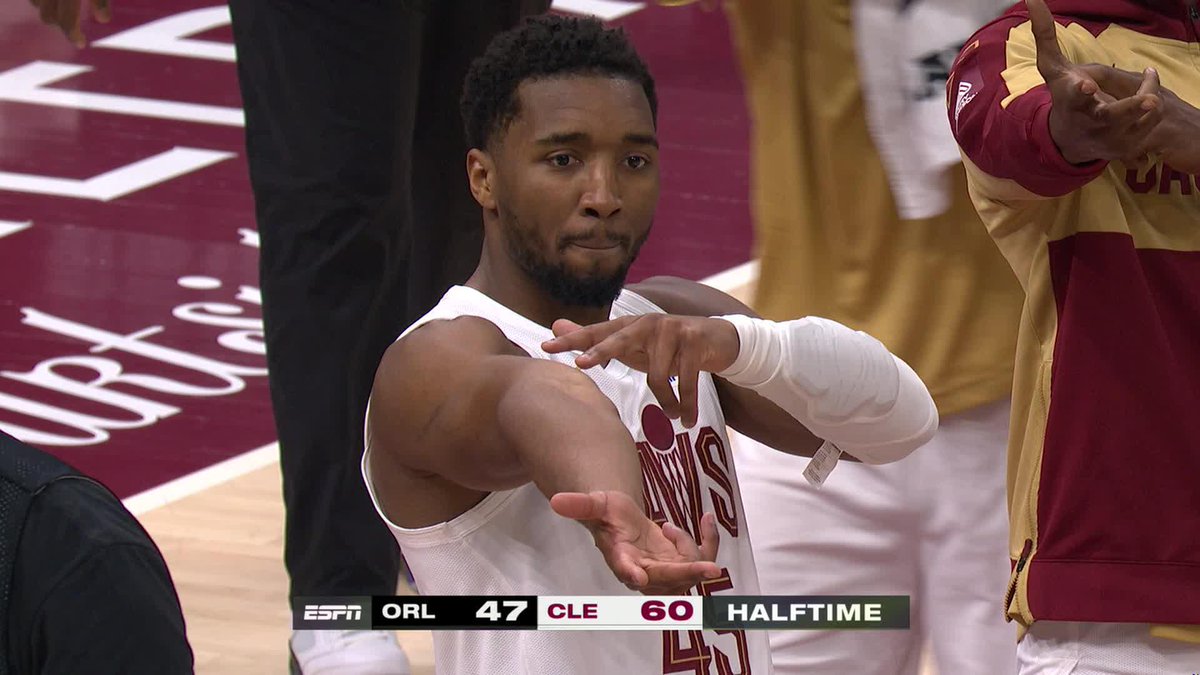 The whole Cleveland Cavaliers squad hit a pose after Hunter's buzzer-beating triple 😂👌