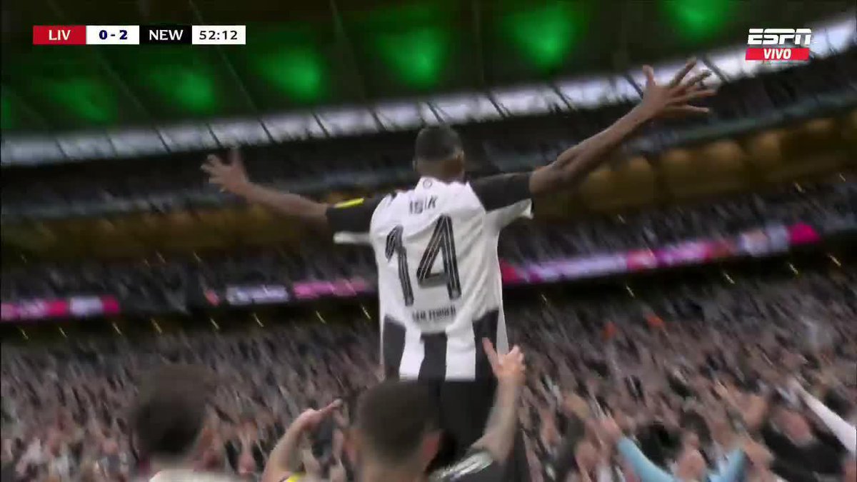 "Loserpool" Porque el Newcastle le rompió bien el ojete por 2-1 al Liverpool y se consagró campeón de la Carabao Cup 2025. Son la putita de Inglaterra, la pechearon contra el PSG en la Champions y ahora fueron culeados en la final, alta putita los Reds.