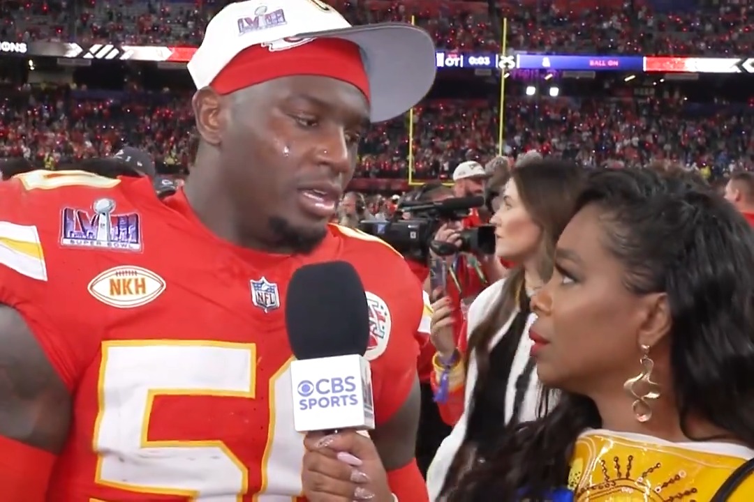This was Willie Gay Jr after his last game with the Chiefs. The emotions coming out of him is so powerful. He loved Kansas City and the moment. Would be nice to see him back in Chiefs red. #ChiefsKingdom #WEWANTWILLIE #bringwilliehome