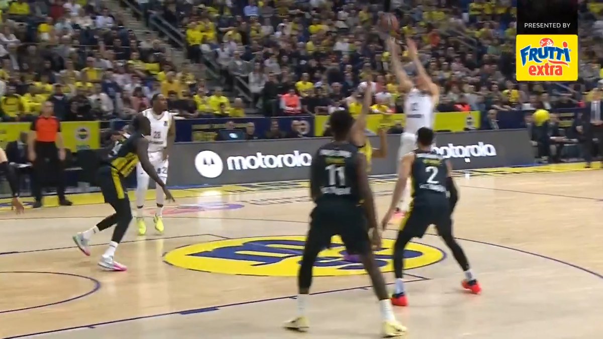 Fantastic Extra Performance by Nando De Colo presented by Uludağ İçecek in Round 29 👏 #EveryGameMatters