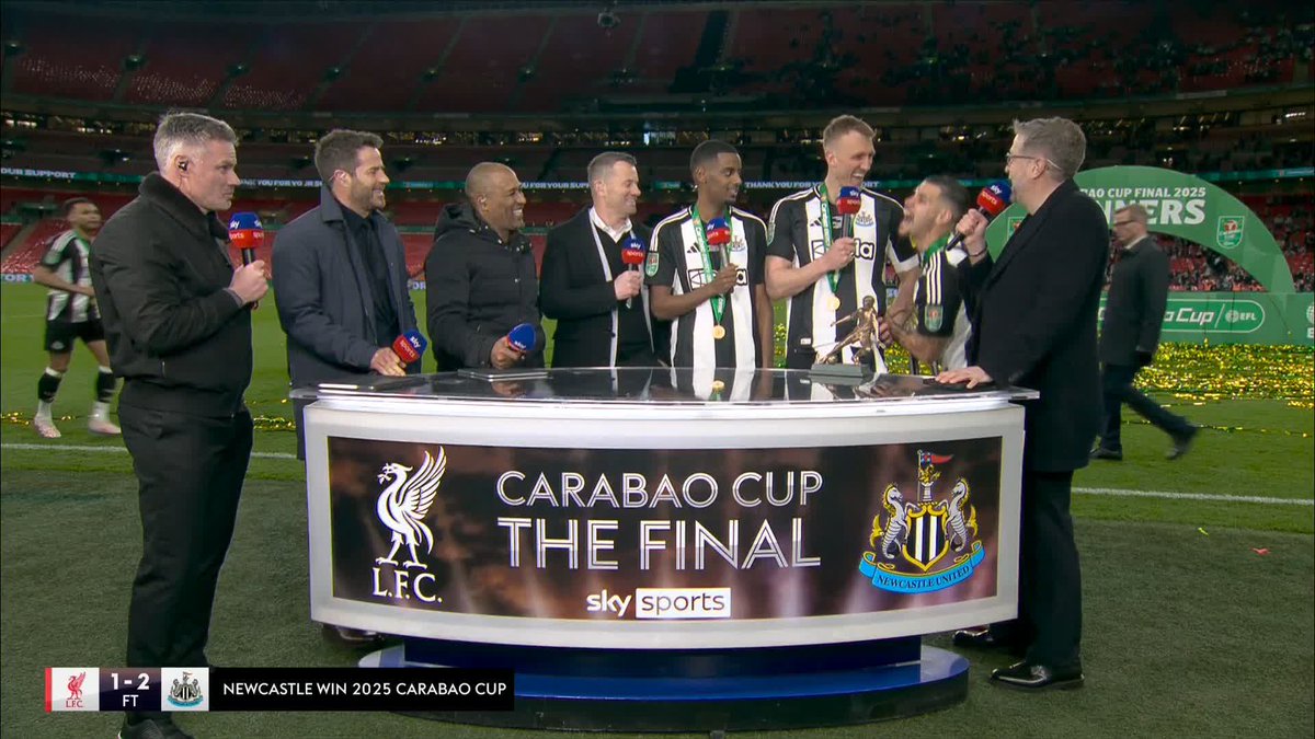 "I don't really want to go to sleep, I feel like I'm dreaming" Dan Burn reacts to Newcastle's Carabao Cup win... and is gate-crashed by his skipper 😅