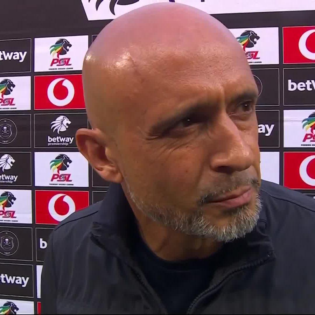 🗣️ "We played until half-time with the heart but no brain. The brain stayed in the locker room." Strong words from Sundowns coach Miguel Cardoso on their 2-1 #BetwayPrem loss to Pirates.