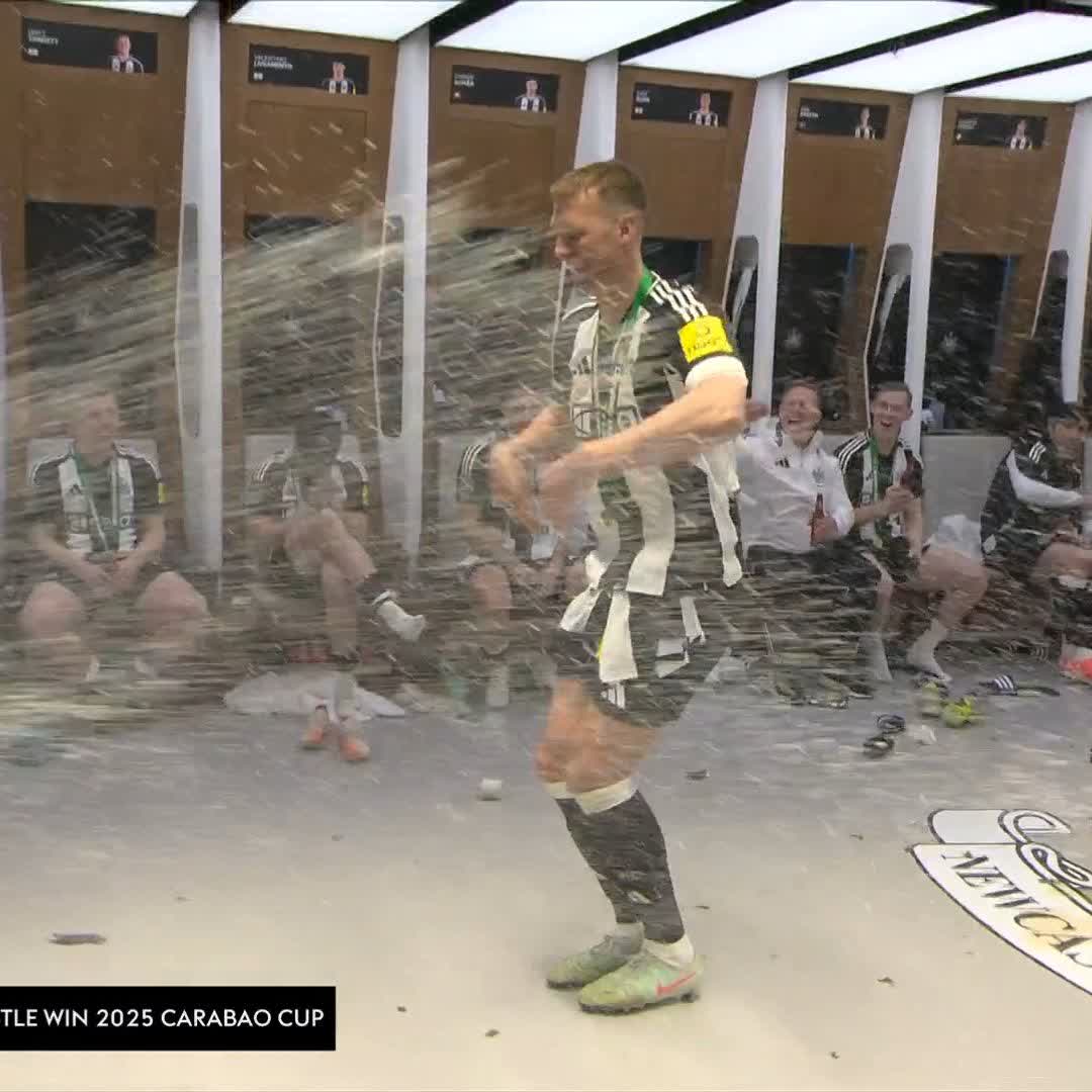 Dan Burn busts out his signature move in the Newcastle dressing room ๐บ๐พ