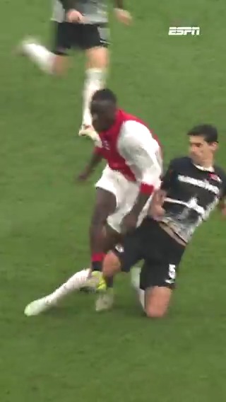 🤔 Zeg het maar: terechte tweede gele kaart voor Alexandre Penetra? #ajaaz