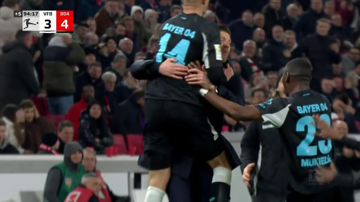 65': Stuttgart 3-1 Leverkusen. 94': Stuttgart ¡3-4! Leverkusen. IMPRESIONANTE. 🤯🇩🇪