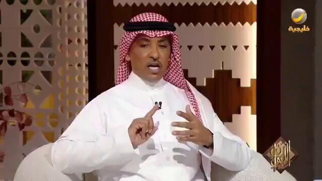 إذا كنت تحب التحليل السياسي…هذي نقطة مهمة جداً تحدث عنها معالي وزير الإعلام سلمان الدوسري في لقاءه مع الليوان "لا تعاند الحقائق والمتغيرات لتثبت انطباعك أو تحليلك" مثال: كان فيه خلاف إعلامي مع دولة ما وكانت توقعاتك وتحليلاتك تشير إلى مزيد من التصعيد ومقاطعة سياسية مرتقبة…وفجأة تغيرت الظروف وحصل زيارات متبادلة بين القادة وترحيب واتفاقيات…خلاص هنا وقف وتماشى مع المعطيات الجديدة…مايحتاج ترجع تذكر الناس بالمواقف السلبية لتلك الدولة وتحذر منها علشان تثبت تحليلك…لأنك في هذي الحالة راح تضع نفسك في صدام أولاً مع الواقع الجديد وثانياً مع حكومتك الي هي أعرف منك بالسلبيات والإيجابيات…وعلى ذلك قس