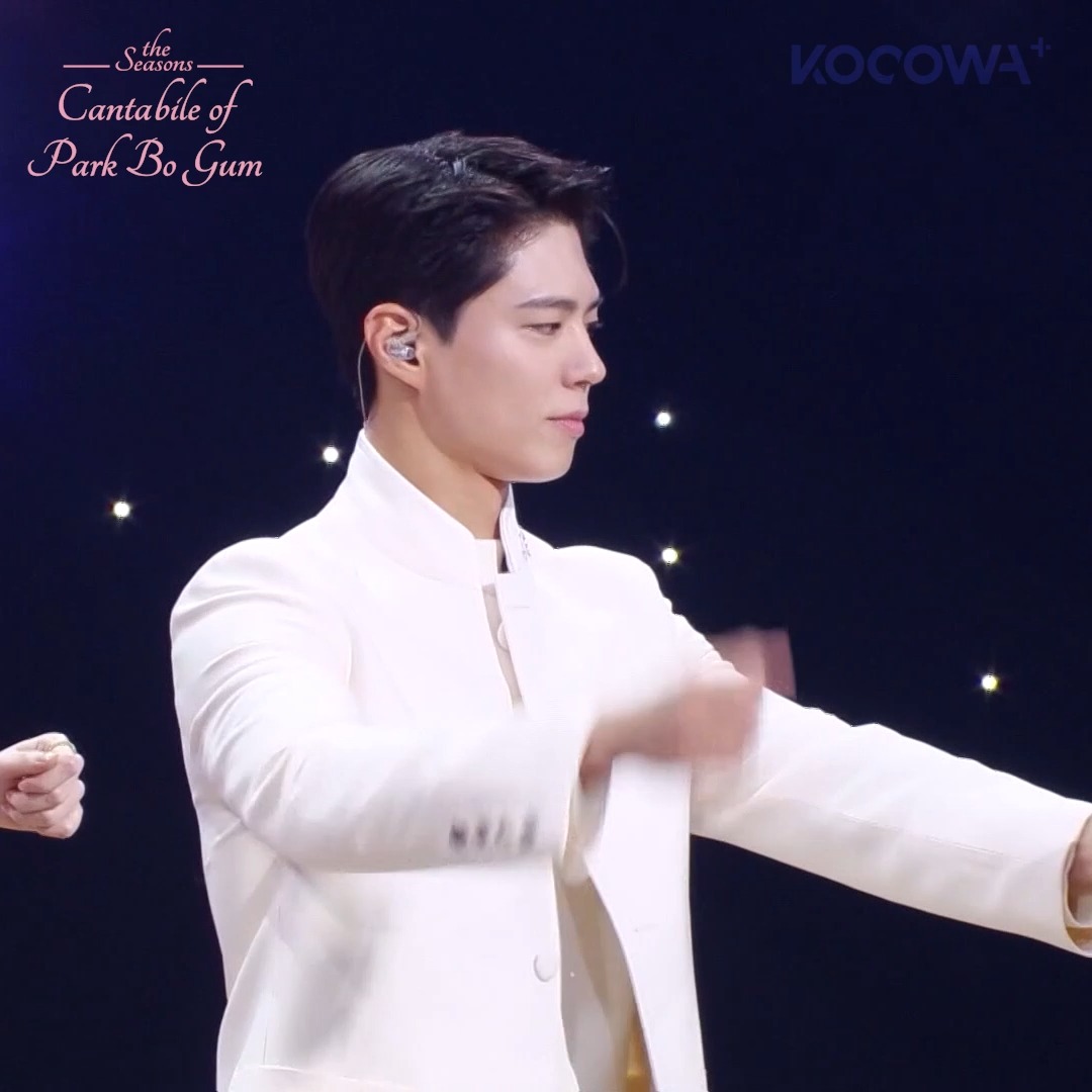#ParkBoGum, #LeeYoungJi, & the cast of Love In The Moonlight are some kind of supernovas on stage 💃🌟 Stream #TheSeasonsCantabileOfParkBoGum on KOCOWA+ ➡️ #KOCOWA #CantabileOfParkBoGum #Jinyoung #KimYouJung #KimYooJung #KwakDongYeon