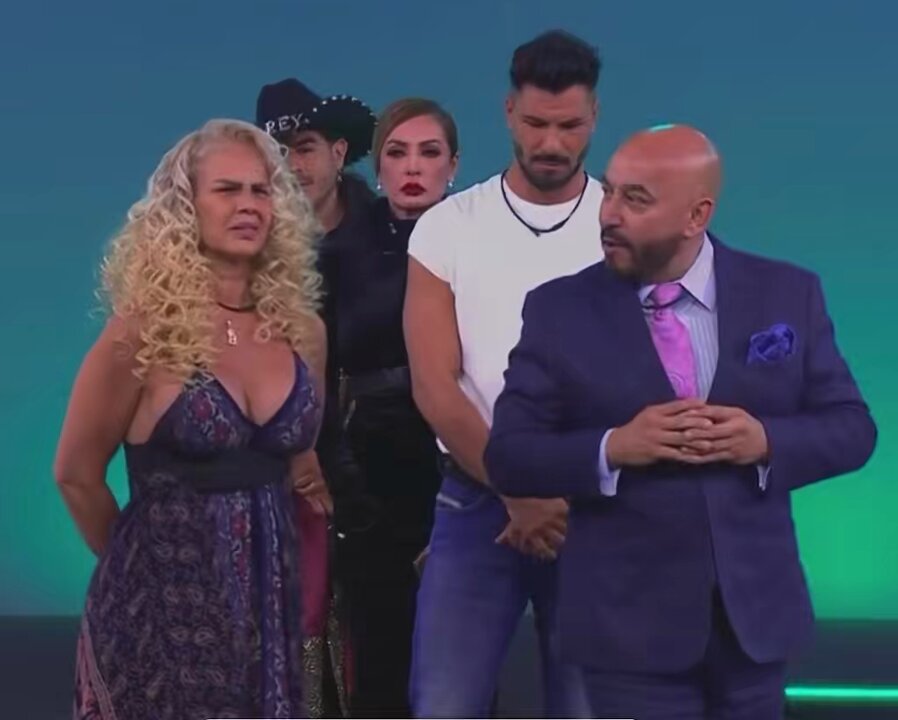 La manera en la que Niurka se le planta a Lupillo. Eso sí es tener 🥚🥚 #LCDLFAllstars #LCDLF5