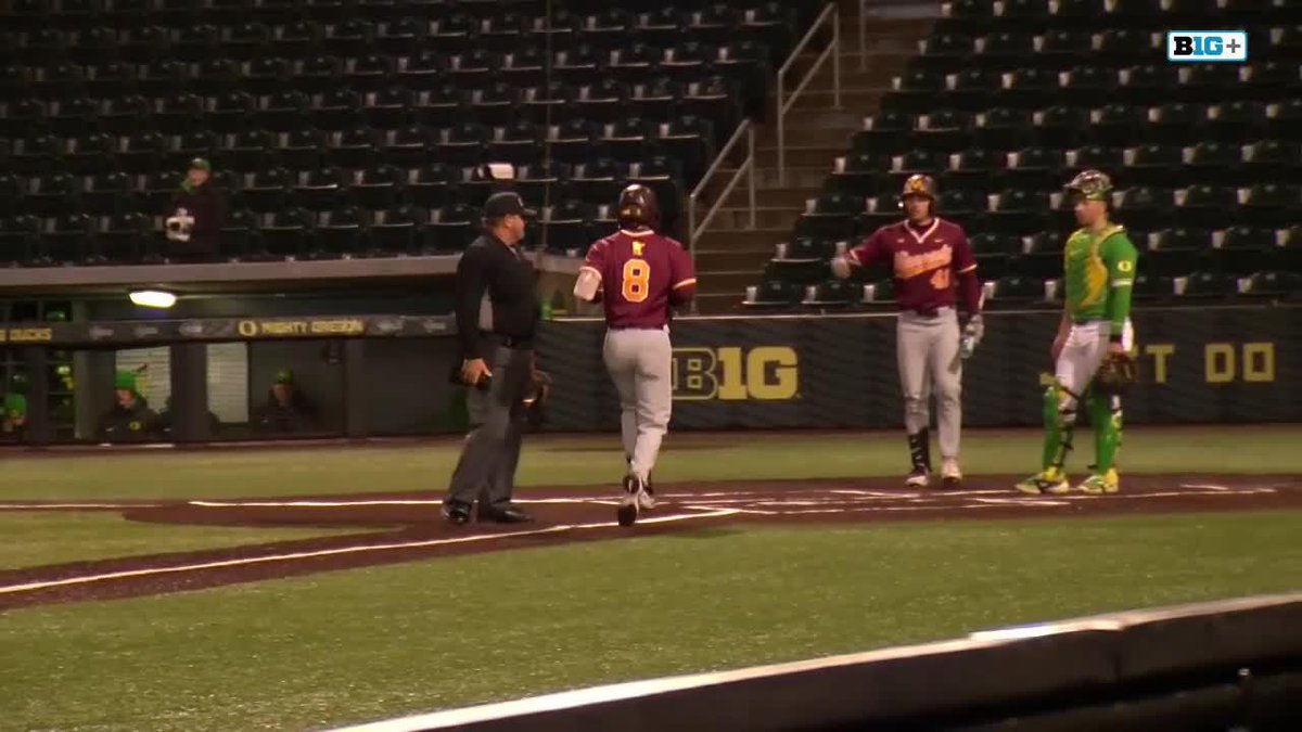 Jameson Martin with the solo shot! 💥💣 #Gophers lead 8-0