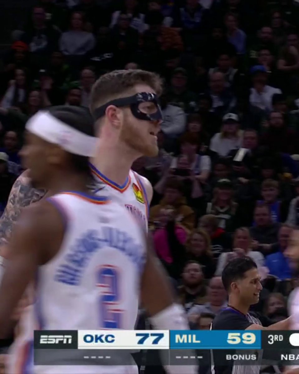 This assist by Isaiah Hartenstein 😮‍💨
