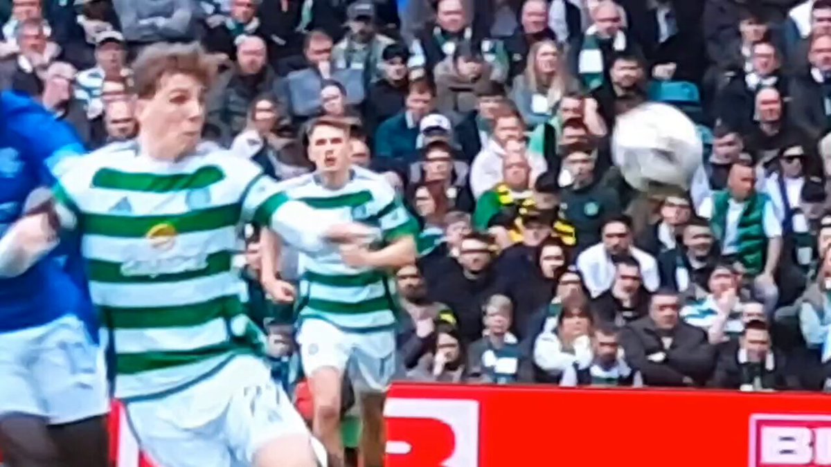 4th official #DonRobertson gets Barry Ferguson booked because the Rangers Football Club manager complained to him about Engels Celtic Football Club diving just after Rangers went 2 goals up. #cabal Scottish FA