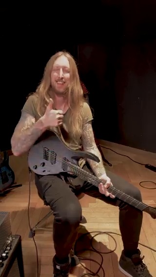 SNS用の演奏もしてくれました🙌 Ola Englund ヤング・ギター3月号🎸LOVEBITES特集📕 #SolarGuitars #サウンドハウス 動画で弾いているギターはこちら▶️