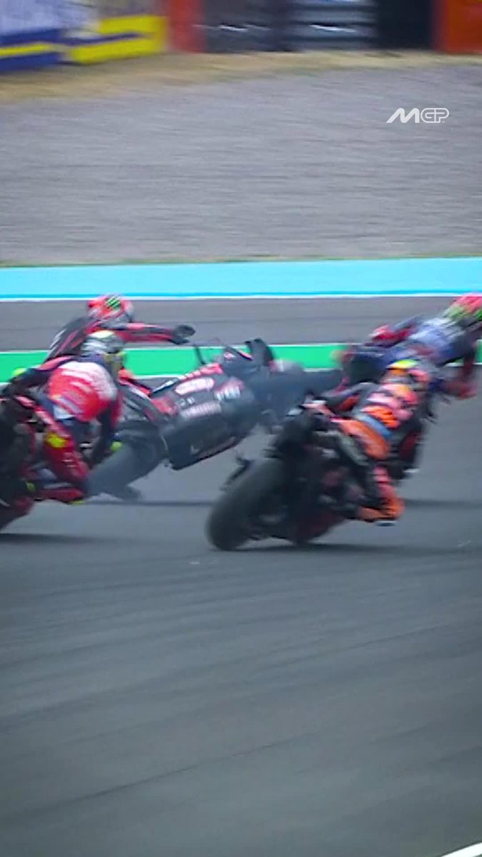 A tough one to swallow for Marco Bezzecchi: from the win in 2023 to a DNF in 2025 💥 #ArgentinaGP 🇦🇷