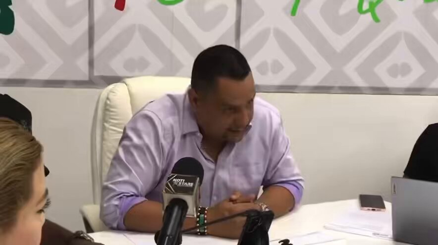 Noboa, siendo Noboa. Piensa que los ríos fluyen hacia arriba. Y de geografía, bueno, sabe poco. Aquí un alcalde le pide, que deje los ERRORES Y HORRORES, que pueden costar vidas y patrimonios.