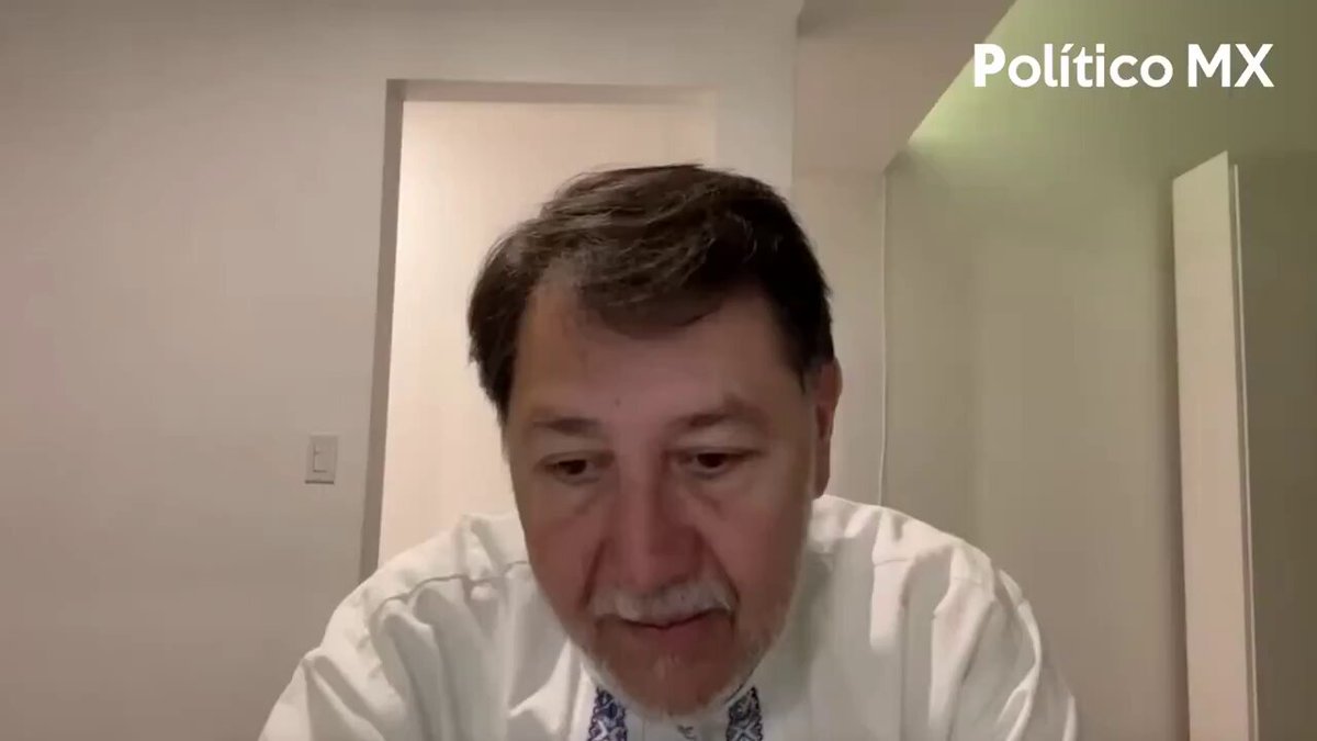 "Hay 200 zapatos, pero quién dice que son de personas desaparecidas". Cuando Noroña era un don nadie, sus pendejadas eran irrelevantes. Pero ahora que es presidente del senado, pasará a la historia como uno de los más asquerosos y viles políticos en la historia de México.