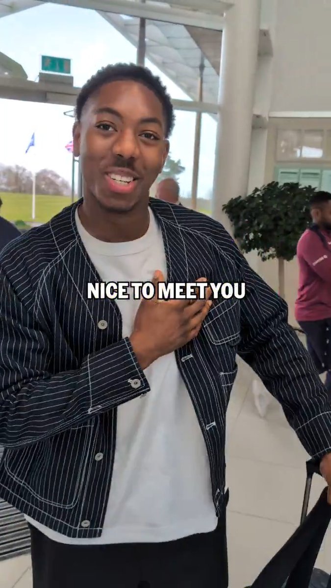 A #ThreeLions arrivals video with a twist... 📩