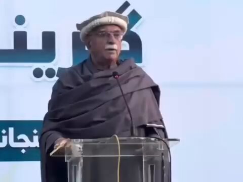 بيرسٹر صاحب نے کہا ٹرين واقعے سے ملک کو ﺯخم پہنچا۔ بيرسٹر صاحب! ملک کو ﺯخم اس دن پہنچا جس دن آپ کا مینڈیٹ چوری ہوا، یہ زخم وردى پوش افراد و ايجنسيوں نے اس ملک کو دیا۔ ہمیں اس طرف انگشت نمائی کرنی چاہئے اگر ملک بچانا ہے اور اگر اسی تنخواہ پر کام کرنا ہے تو یہ کام نہیں چلنے والا