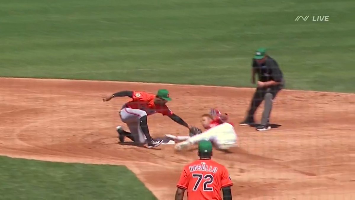 Kristian Campbell is showing out today! What a swim move to avoid the tag at second base 🏊