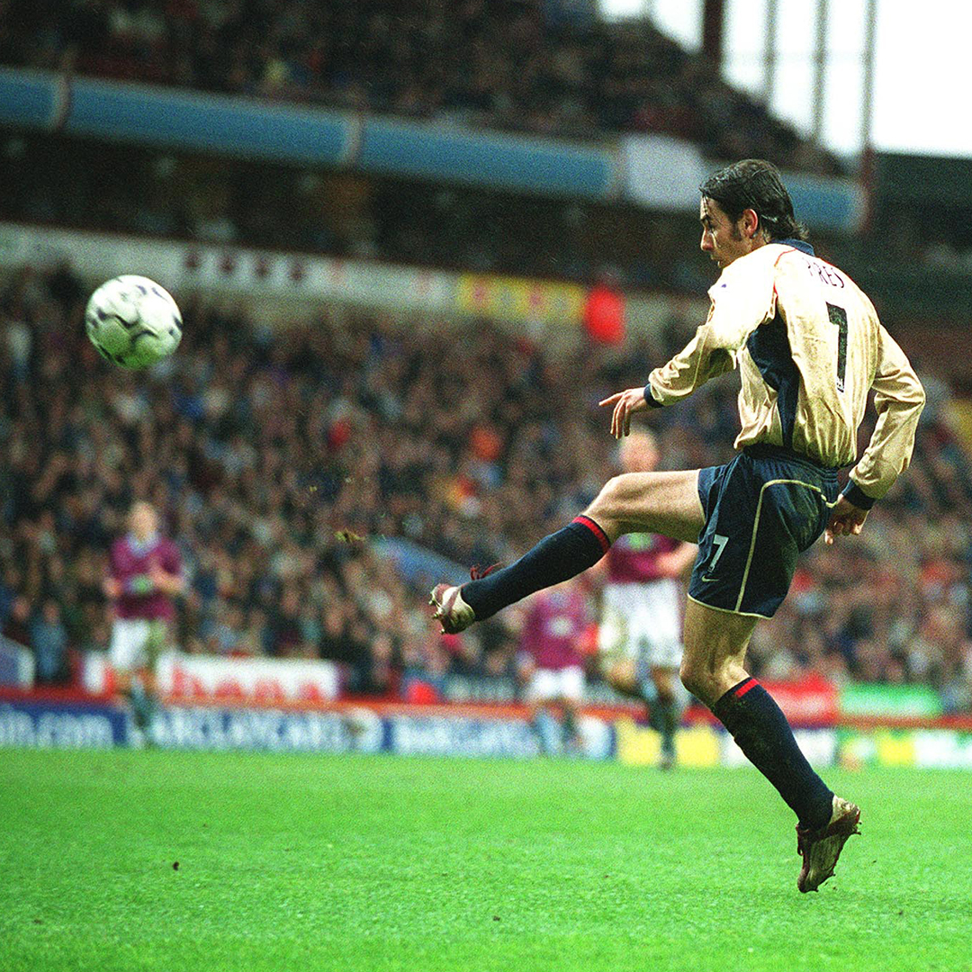 ⏪ On this day in 2002... Robert Pires magic at Villa Park ✨